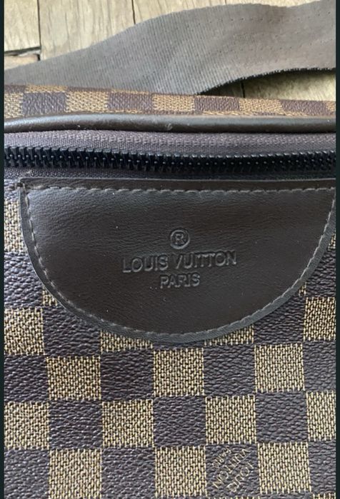Сумка на пояс бананка LOUIS VUITTONта Hugo BOSS