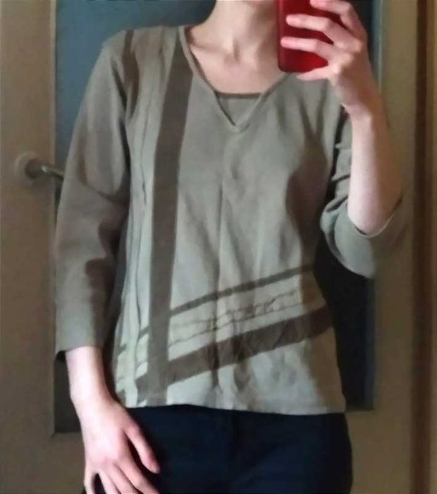 Bawełniana bluzka z długim rękawem i asymetrycznym wzorem