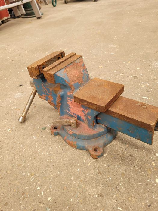 Torno de bancada em metal