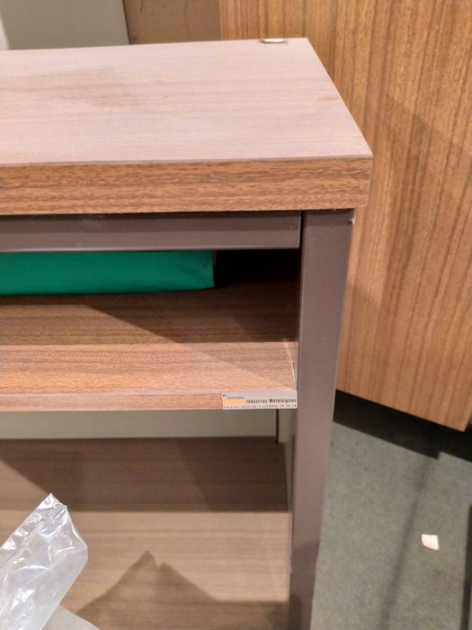 Móveis e artigos de decoração e escritório