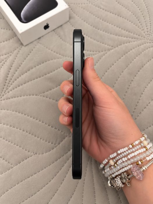 iPhone 15 Pro 128 GB Black Titanium + 5 etui + pudełko