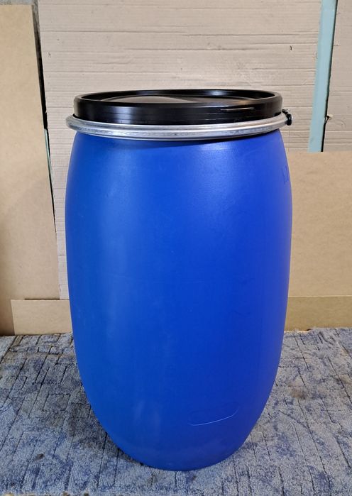 Бочки пластиковые 150, 200л с крышкой