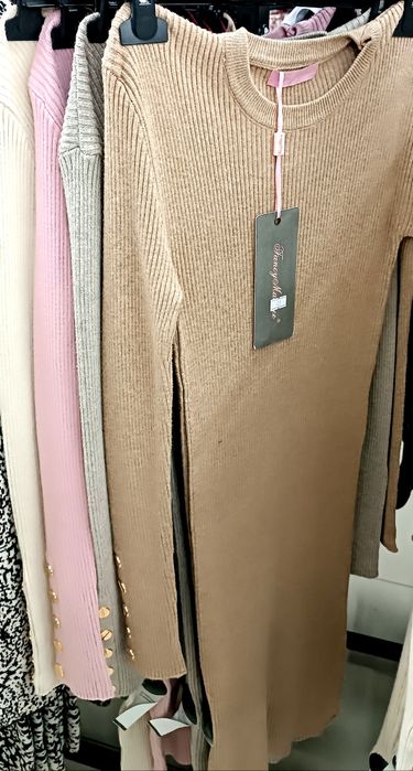 Платье женское в рубчик удлиненное
размер универсальный 42-46 р.