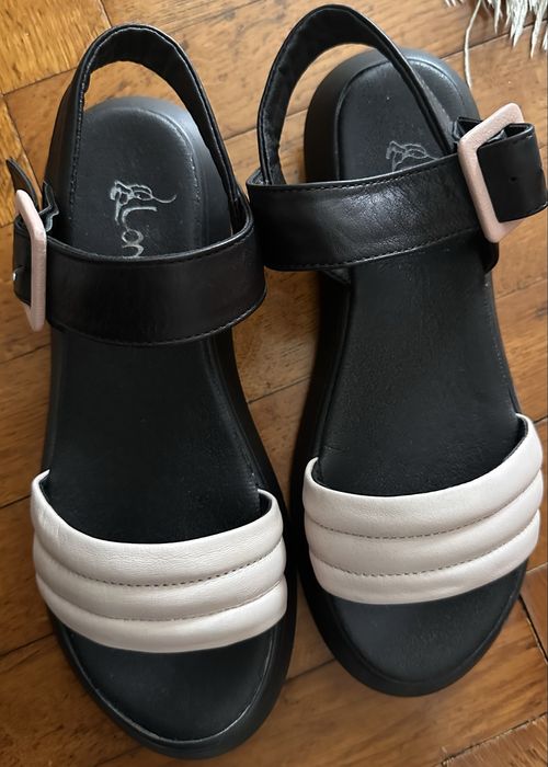 Босоніжки нові, шкіряні