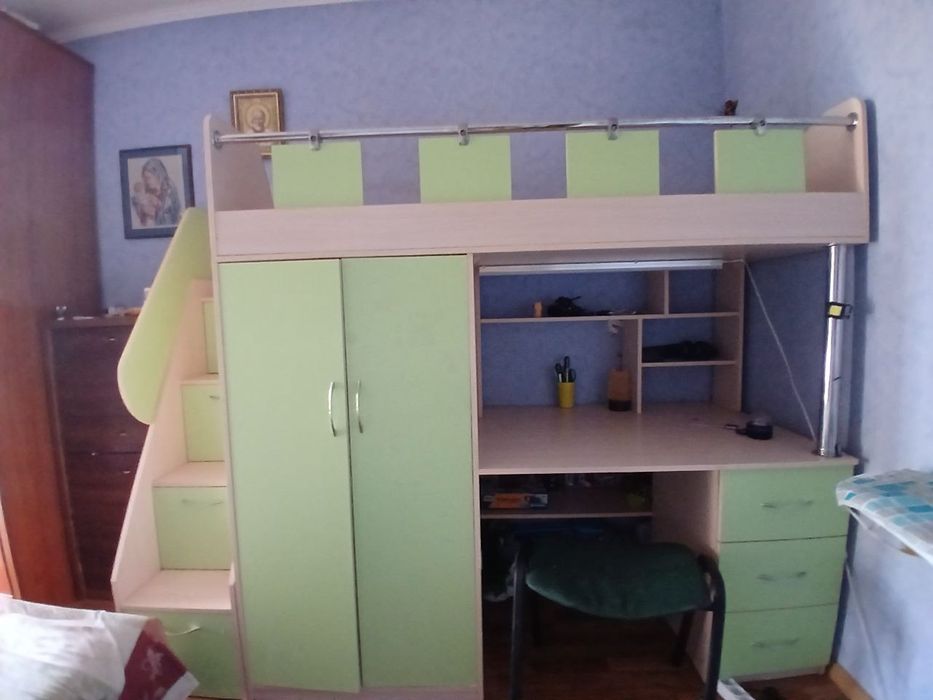 Продаеться кровать чердак покупали за 11 тисяч грн. Продаем за 5 тис