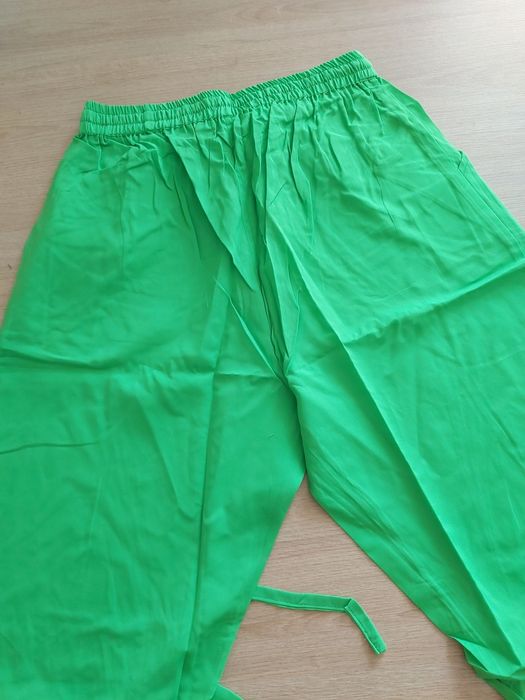 Calça verde fluorescente