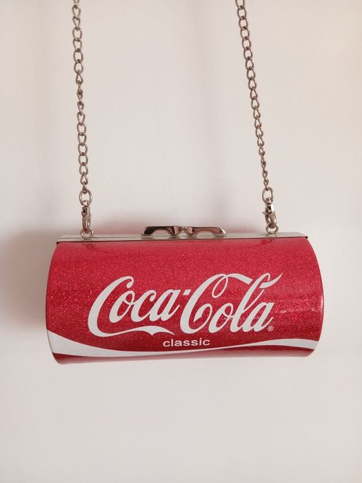 Clutch Coca-Cola