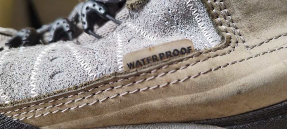 Buty trekkingowe Hi-Tec rozmiar 40 wodo odporne!