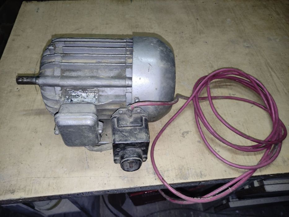 Електромотор (2 шт по 1000 грн)