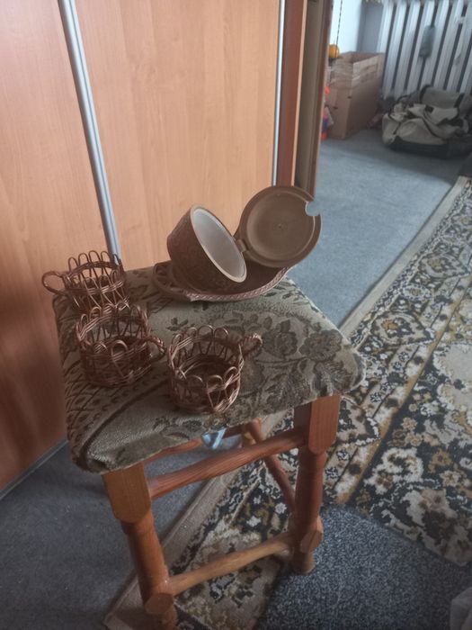 Cukiernica ,podstawek,koszyczki wiklinowe na szklanki czasy PRLu...