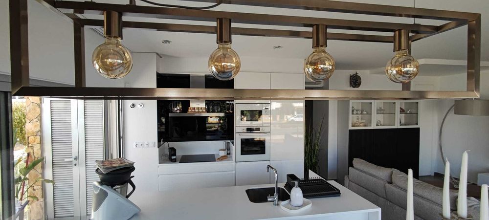 Excelente T2 com Grande Terraço, Piscina e 2 Lugares de Garagem