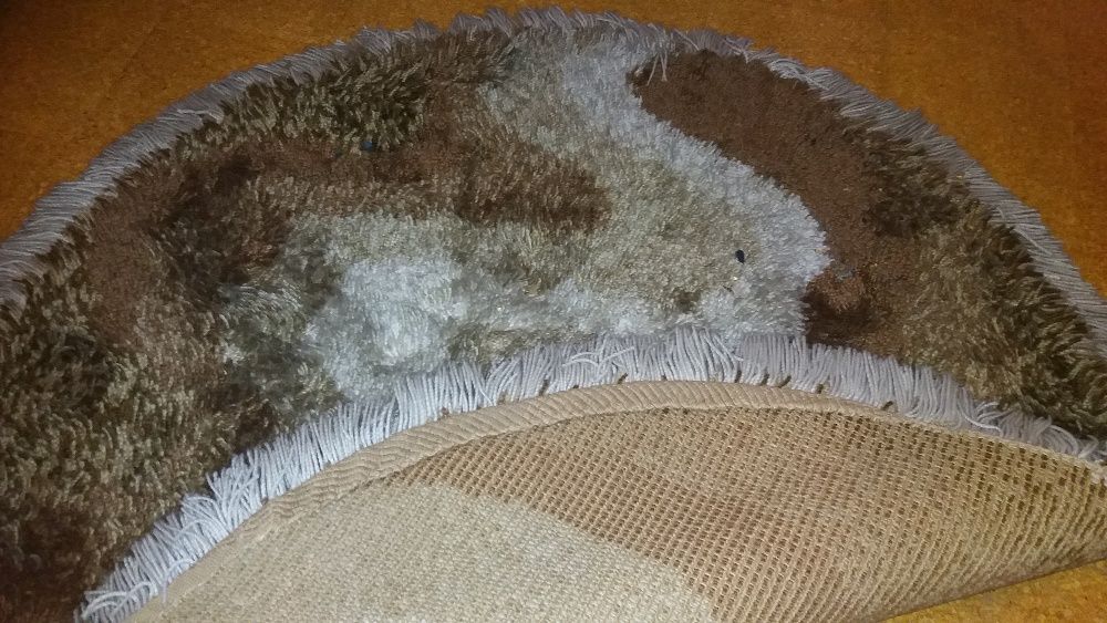 Vendo uma carpete redonda