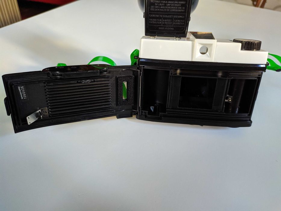 Diana F+ com back 35mm + polaroid + acessórios