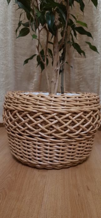 Кашпо з ротангу, корзини, горщики