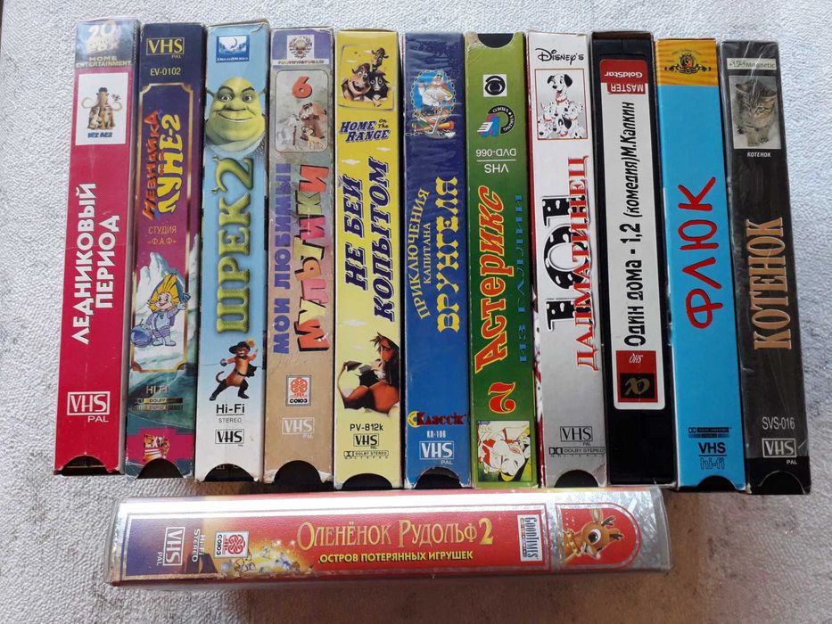 Видео кассеты. VHS. Мультфильмы. Фильм. Видеокассеты. Игрушки. Мультик