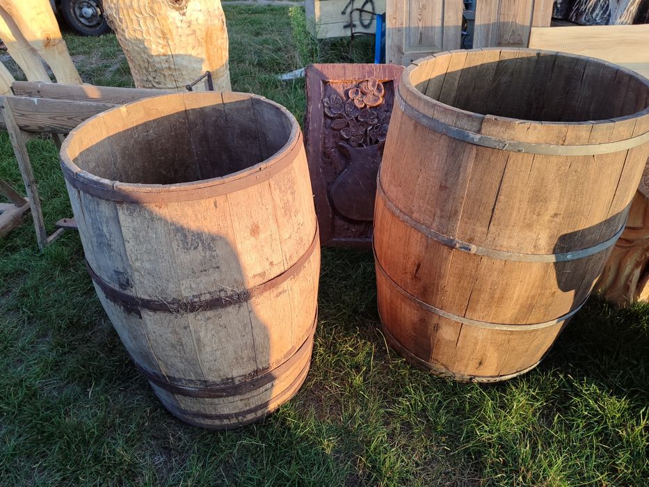 Drewniane duże beczki do ogrodu
