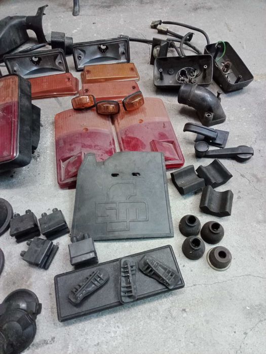 Części FIAT 126p MALUCH lampy tył, osłona półosi i inne