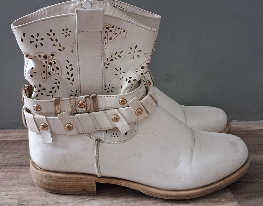 Białe botki rozmiar 36