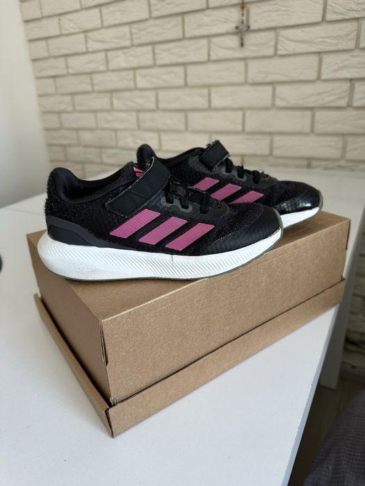 Кросівки adidas для дівчинки