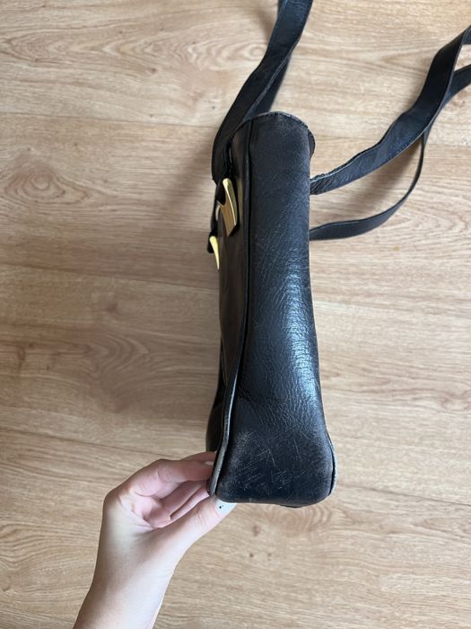 Mala de pele preta mulher