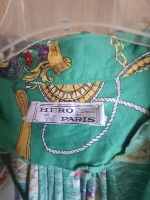 Wisiorek koloru srebrnego