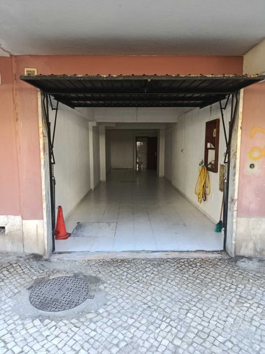 Vendo Garagem em Queluz