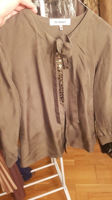 Jedwabna bluzka Solar z eleganckim zdobieniem