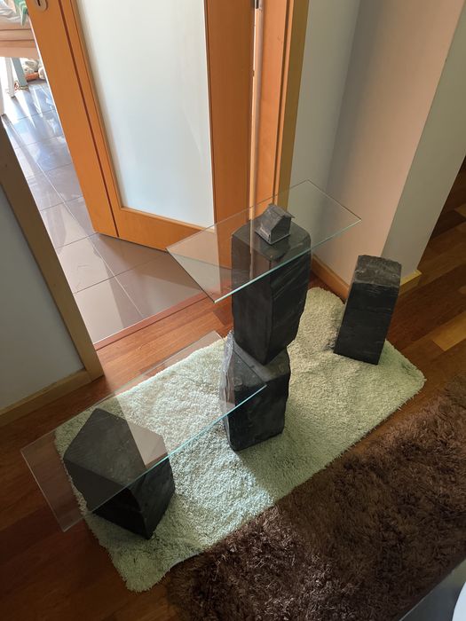 Mesa com 4 pedra em ardosia e 2 vidiros