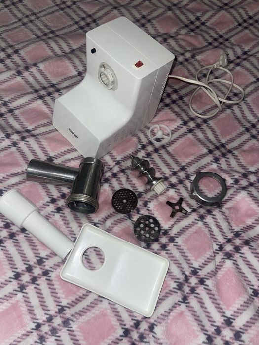 Продам мʼясорубка zelmer 687  з комплектом насадок