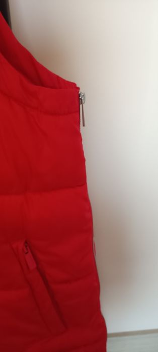 Czerwony bezrękawnik