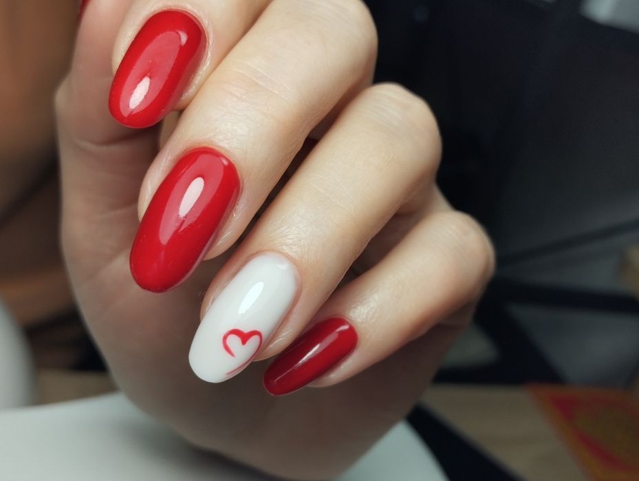 Майстер манікюру та педикюру