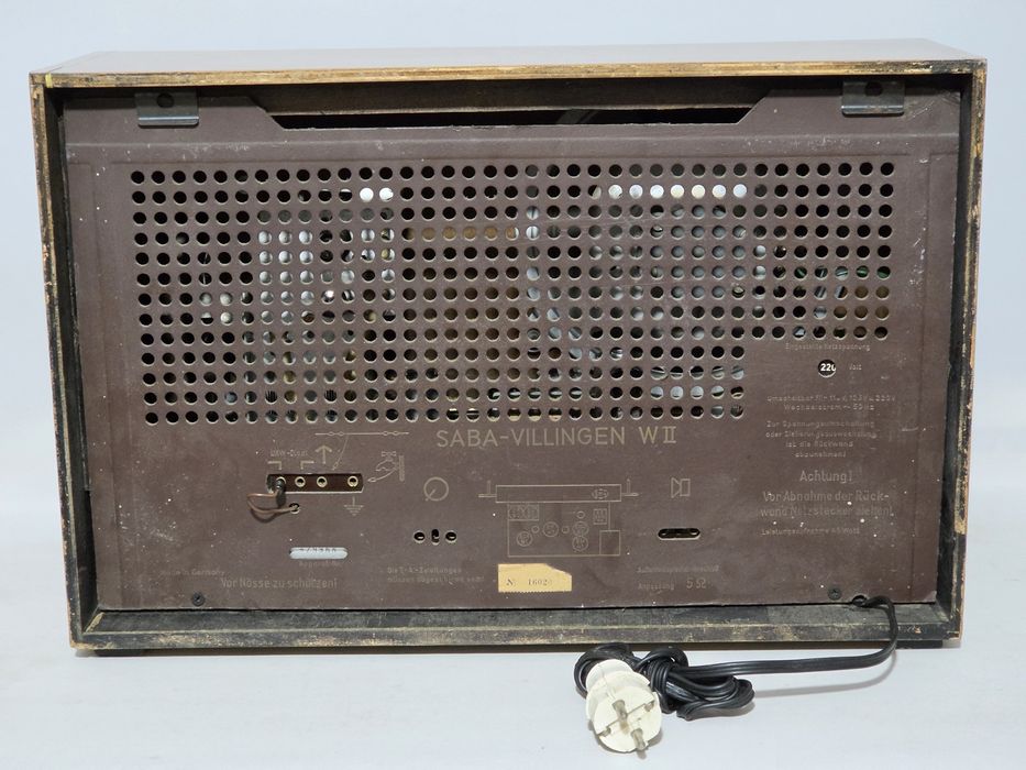 Rádio antigo reparado SABA