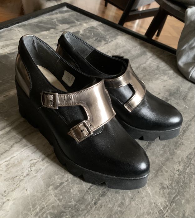 Buty na koturnie KORDA 37