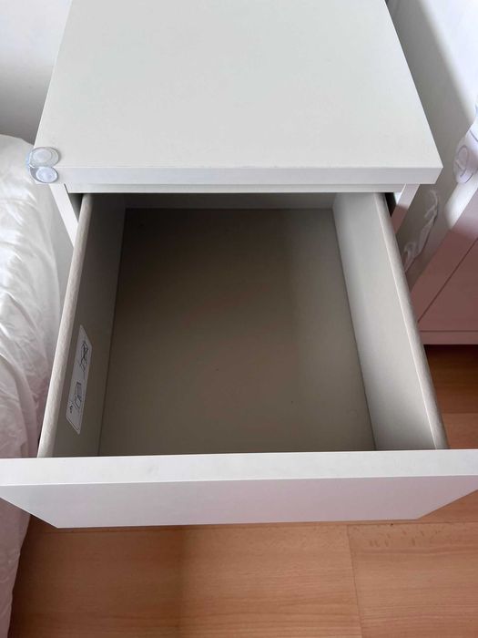 Cômoda Malm branca 2 gavetas