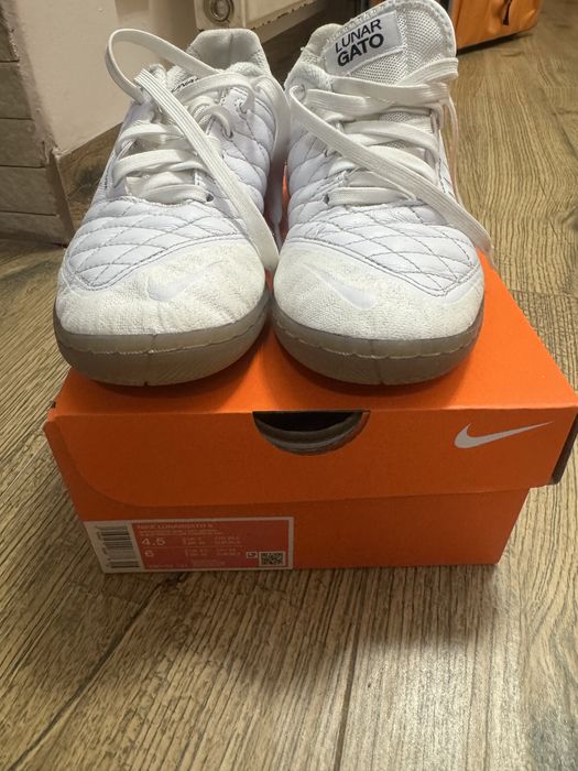 Halówki Nike Lunargato II rozmiar 36.5