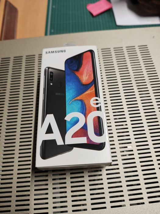 Samsung A20e com caixa
