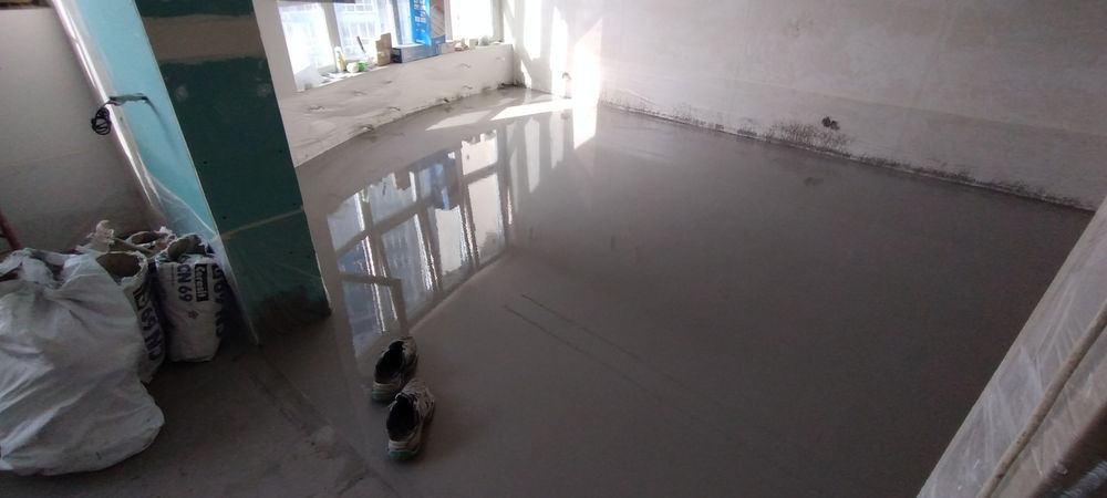 Самовирівнююча стяжка. Стяжка. Ламінат. Вирівнювання підлоги