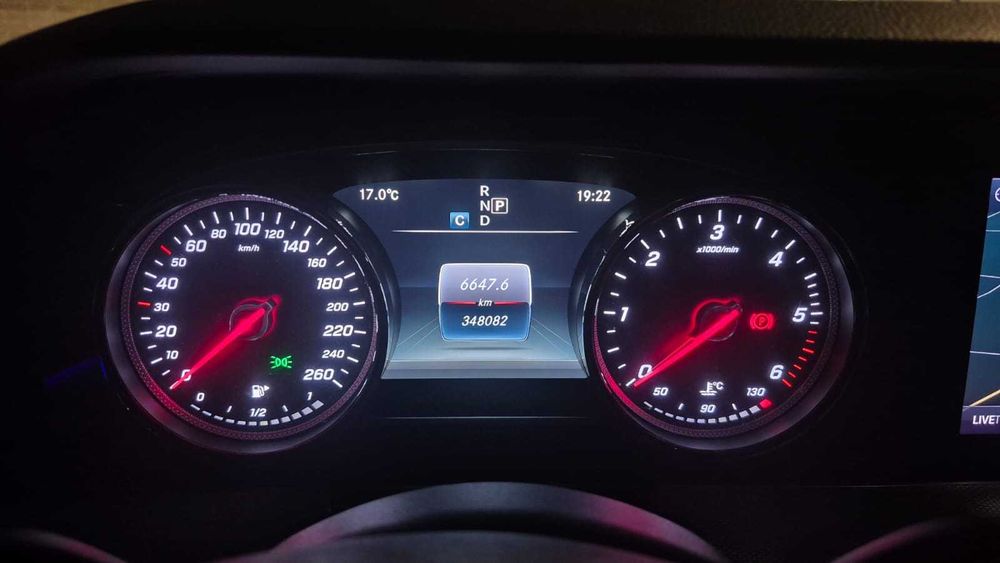 Excelente oportunidade - Mercedes-Benz E220