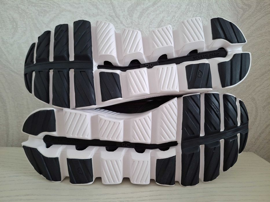 Кросівки On Cloud Hi Waterproof Нові 41р.