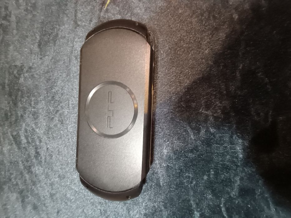 PSP bardzo dobry stan+karta pamięci 4 GB +gra + torba