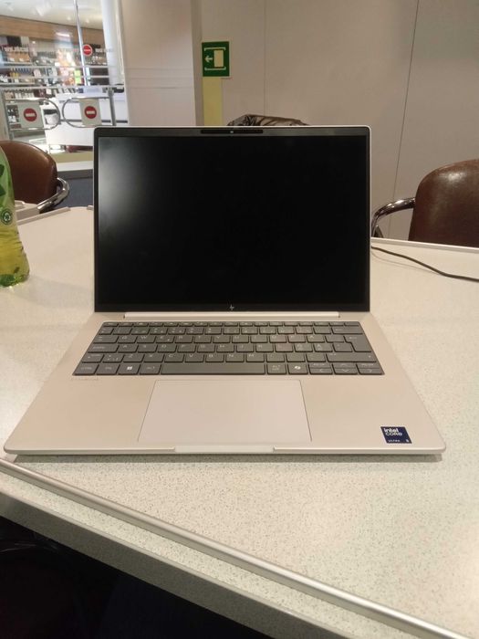 Hp ellitebook 8 g1i-14 ultra 5 225u.