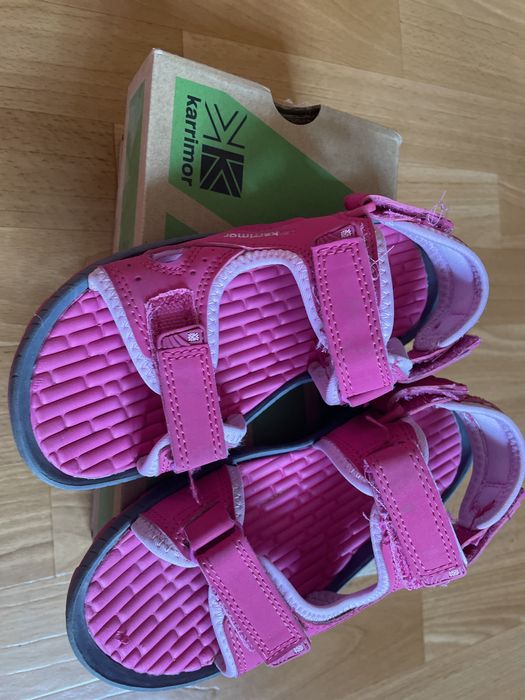 Сандалі, босоніжки