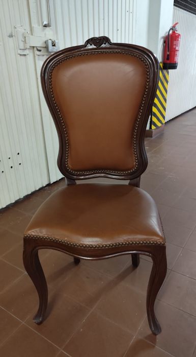5 Cadeiras em Pele