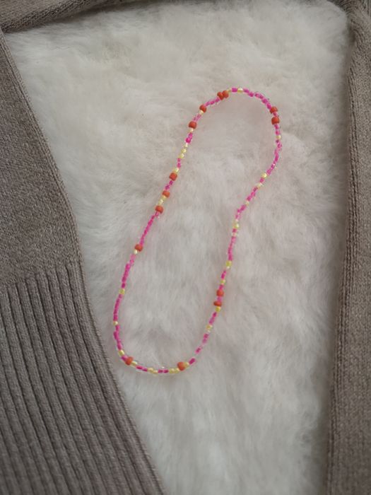 Delikatna różnica różowa bransoletka