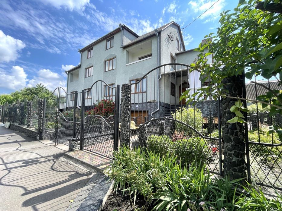 Продається просторий будинок поруч озера Басів  Кут Без комісії