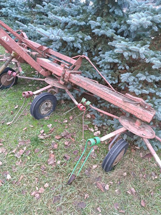 Przetrząsarka przewracarka do siana