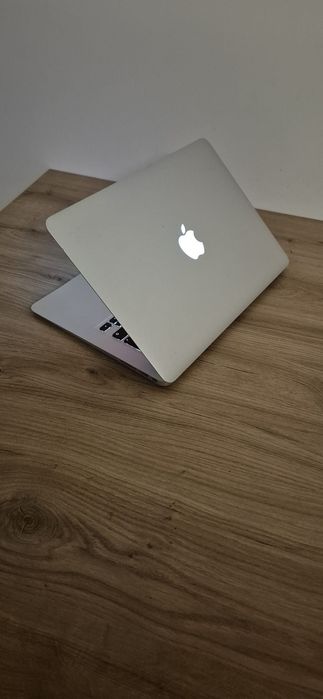 MacBook Air A1366 i5 5gen 8gb ram 120gb SSD