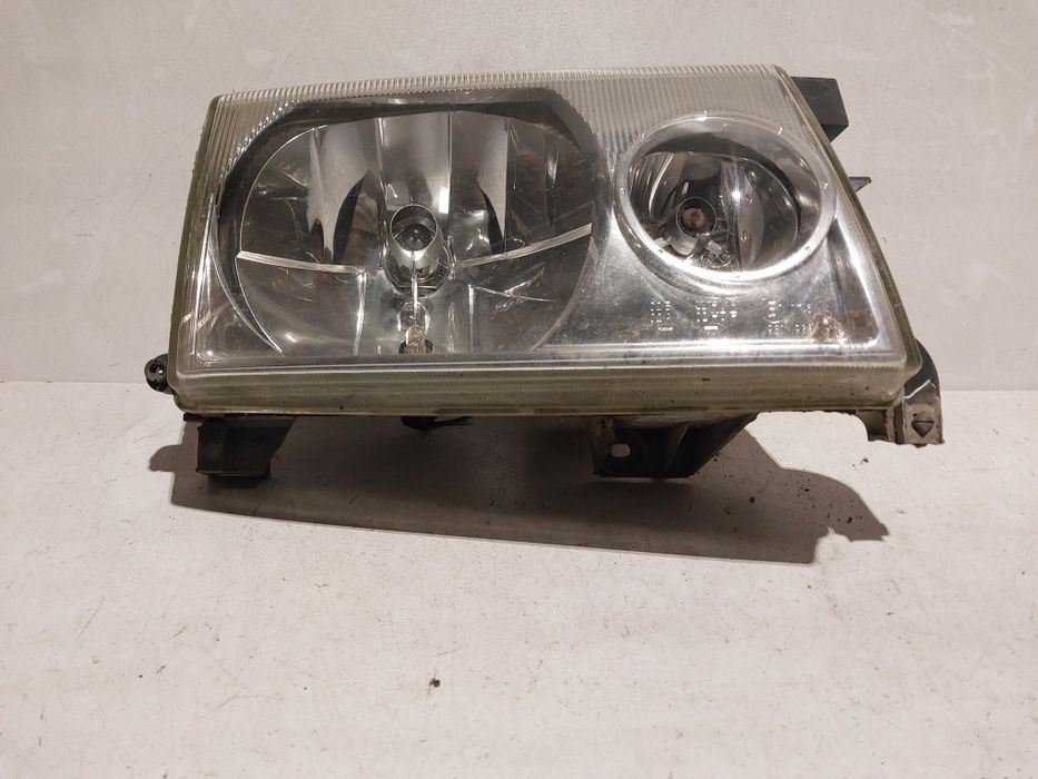 Nissan terrano II 2 lift polift prawa lampa przednia prawy reflektor