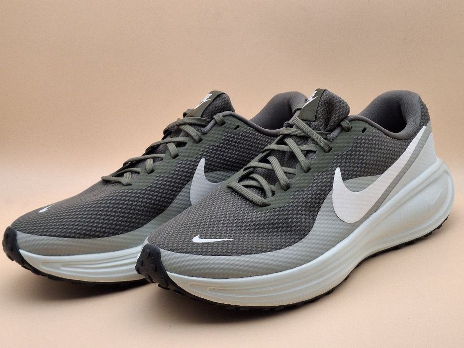 Кросівки Nike Revolution 8 43 р.