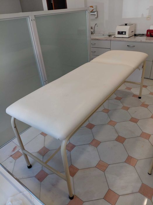 Estética - 2 cadeiras e 2 marquesas - em pele verdadeira